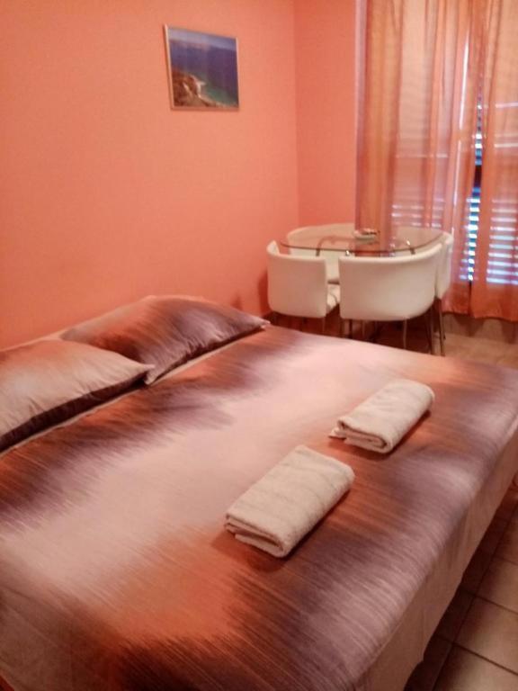 Studio Apartment Jadranko Krnica Bagian luar foto