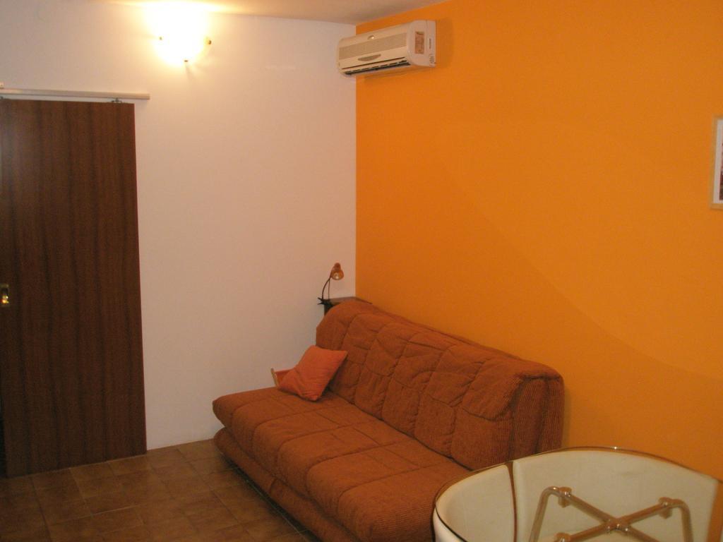 Studio Apartment Jadranko Krnica Ruang foto